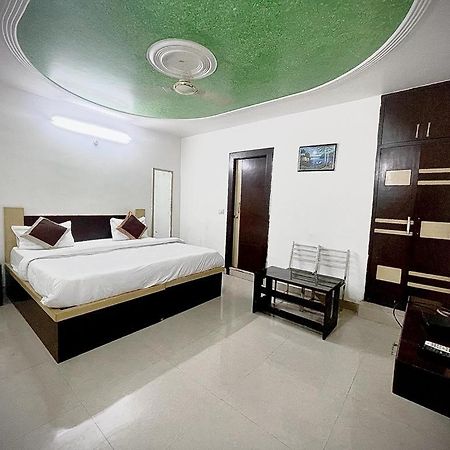 آغْرا Premium Boston Rooms Family Hotel المظهر الخارجي الصورة