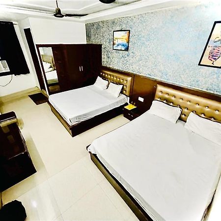 آغْرا Premium Boston Rooms Family Hotel المظهر الخارجي الصورة