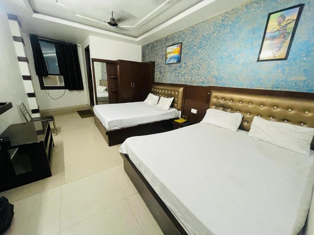 آغْرا Premium Boston Rooms Family Hotel المظهر الخارجي الصورة
