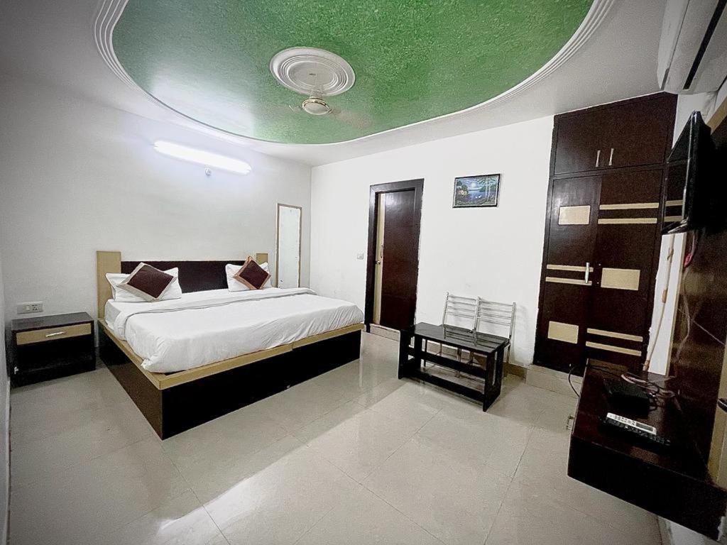 آغْرا Premium Boston Rooms Family Hotel المظهر الخارجي الصورة