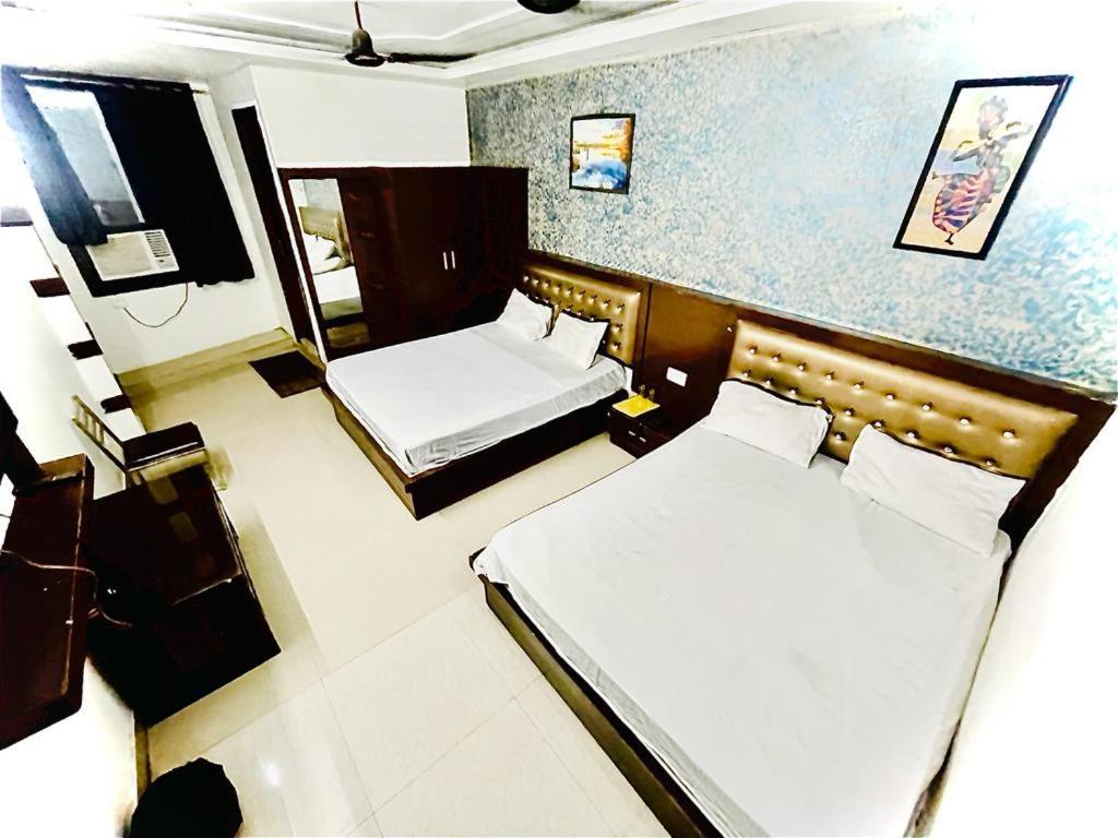 آغْرا Premium Boston Rooms Family Hotel المظهر الخارجي الصورة