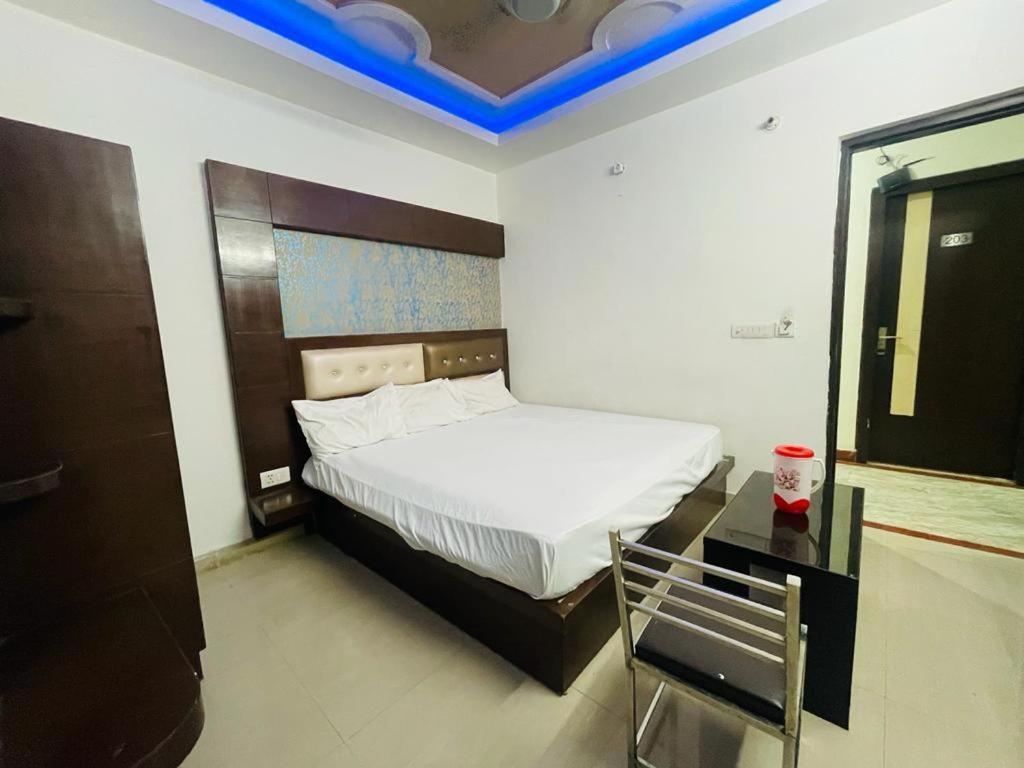 آغْرا Premium Boston Rooms Family Hotel المظهر الخارجي الصورة